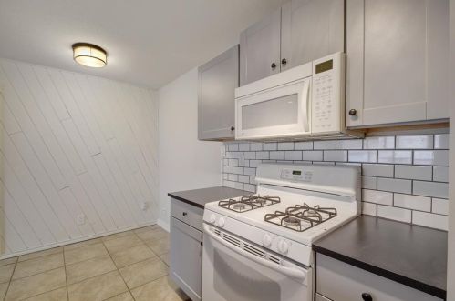 2302 Barton Skwy, Austin TX  78704-4704 exterior