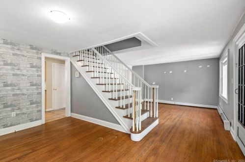 160 River Rd, Huntington CT  06484-4444 exterior
