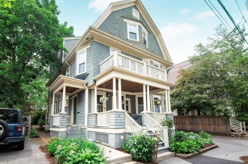 76 Grotto Ave, Providence, RI 02906-5608