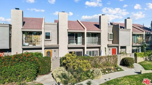 19 Village Pkwy, Santa Monica, CA 90405-2852
