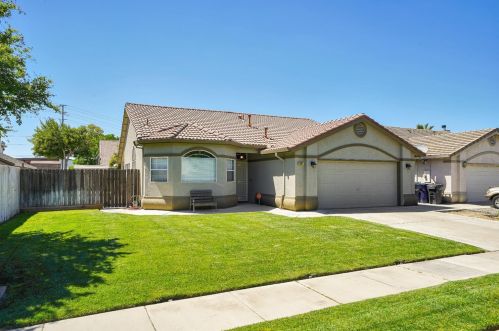 887 Zina Ln, Turlock, CA 95380-6169