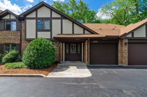 1733 Linneman St, Glenview, IL 60025-5415