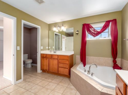 722 James Dr, Pingree Grove IL  60140-8291 exterior