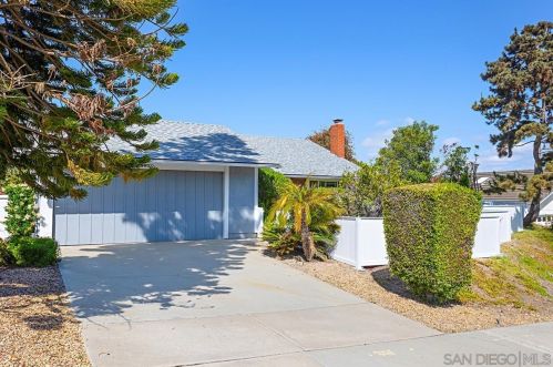 4520 Trieste Dr, Carlsbad, CA 92010-3741