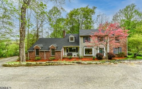 15 Cardinal Dr, Hackettstown NJ  07840-3005 exterior
