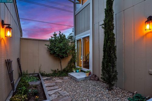 304 Wildcroft Dr, Pacheco, CA 94553-5823