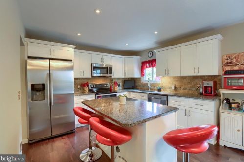 1501 Robert Rd, Lancaster PA  17601-5632 exterior