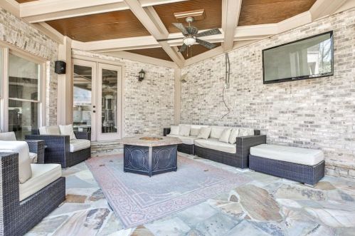 360 Cameron Ridge Dr, Atlanta GA  30328-4710 exterior