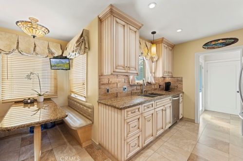 1215 Cordova Ave, Glendale CA  91207-1734 exterior