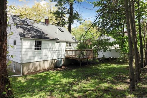3 Arlington St, Norwalk, CT 06850-2604