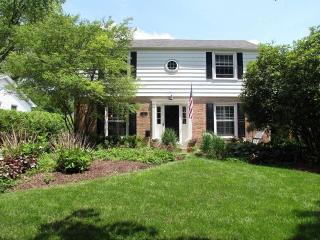 311 Summit St, Wheaton, IL 60187-5900