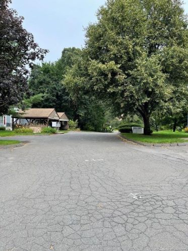 33 Rushford Meade, Granby CT  06035-2324 exterior