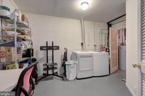 6369 Buffie Ct, Springfield VA  22015-3401 exterior