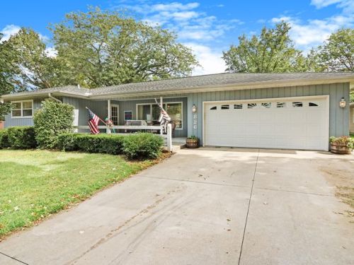 826 Valley View Dr, Ottawa, IL 61350-4240