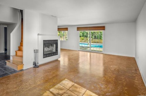 1735 Craigmore Ave, Escondido, CA 92027-4432