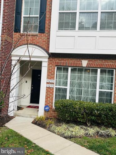 15233 Leicestershire St, Woodbridge VA  22191-6572 exterior