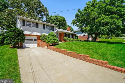 7106 Cindy Ln, Annandale, VA 22003-5812