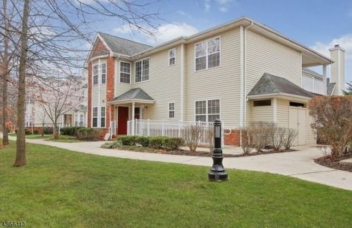 228 Pinelli Dr, Piscataway, NJ 08854-2262