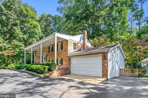 7301 Lackawanna Dr, Springfield, VA 22150-4418