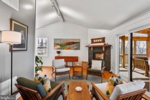 1034 Toms Knob Approach, Lost City WV 26810-8428 exterior