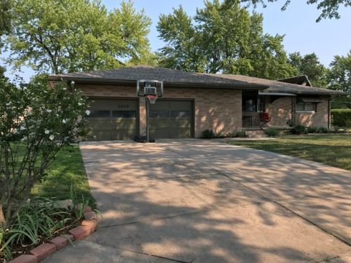 2014 Roanoke Ln, Newton, KS 67114-1241