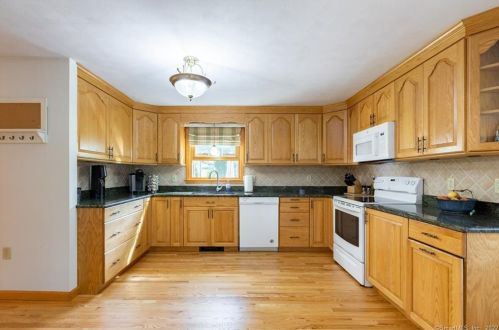 67 Kennedy Dr, Colchester, CT 06415-1315