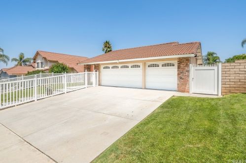 2798 Fillmore St, Riverside, CA 92503-5878