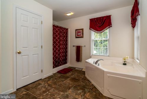 1674 Stony Battery Rd, Lancaster PA  17601-1287 exterior