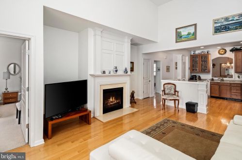 225 Sparrow Dr, Trenton NJ 08690-2464 exterior