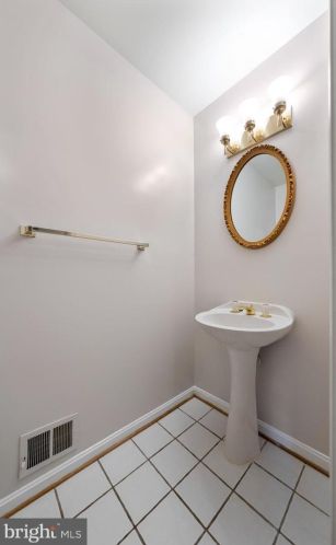 2019 Westchester Dr, Silver Spring MD 20902-3563 exterior