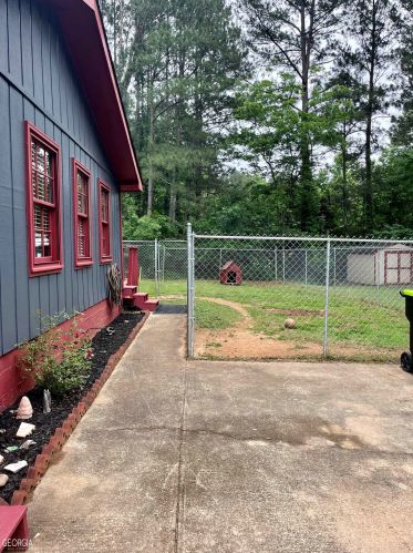 111 Hillcrest Dr, Stockbridge GA  30281-1764 exterior