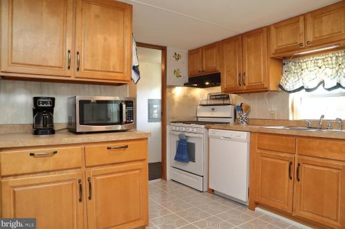825 Gail Pl, Lancaster, PA 17601-5813