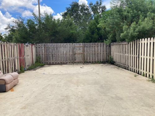 6955 2nd Ct, Hialeah, FL 33014-5303