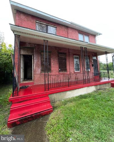 933 7th St, Camden, NJ 08102-1841