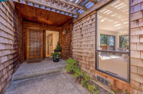 205 Village Gate Rd, Orinda, CA 94563-2720