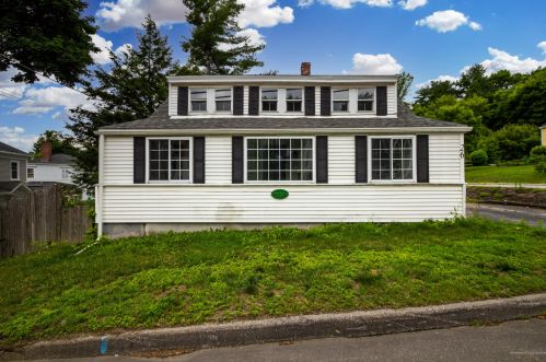 26 Winthrop St, Hallowell, ME 04347-1135