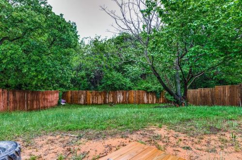 1461 Hedgewood Trl, Fort Worth TX  76112-4455 exterior