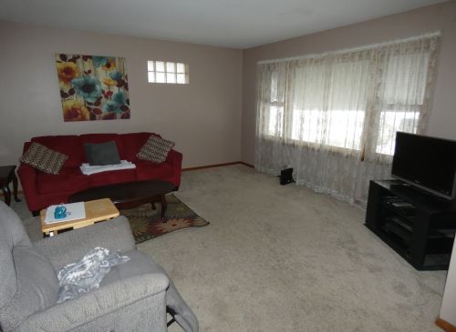 435 Forest Preserve Dr, Wood Dale, IL 60191-1964