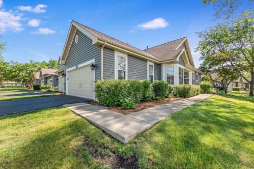 1335 Ridgefield Cir, Carol Stream, IL 60188-2994