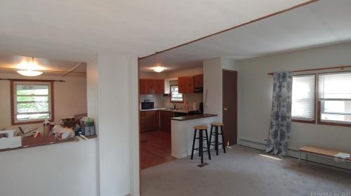 22 Mountain Dr, Huntington, CT 06484-4728
