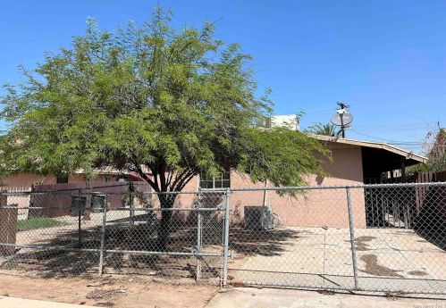105 8th St, Calexico, CA 92231-2449