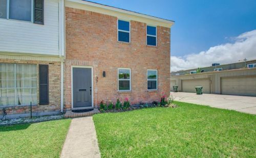 37 San Jacinto Dr, Galveston, TX 77550-5713