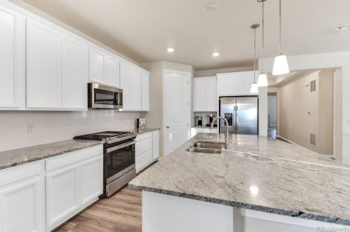 27939 Clifton Pl, Denver CO  80016 exterior