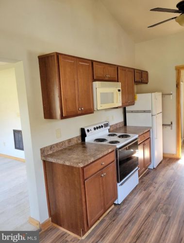 103 Wineberry Ln, Berkeley Springs, WV 25411-6423