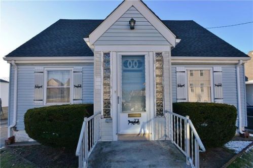 15 Audet St, Tiverton, RI 02878-1001