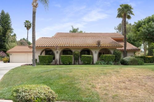 1401 Treeview Ln, Riverside, CA 92506-5546