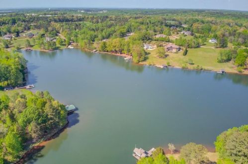 1126 Shoreline Dr, Jefferson, GA 30549-2133