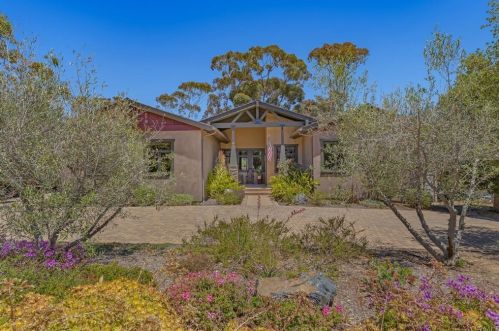 1077 Crest Dr, Encinitas, CA 92024-4043
