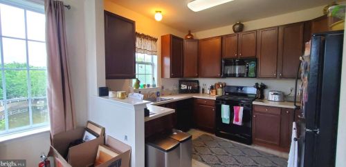 831 Timberlake Dr, Trenton NJ  08618-1471 exterior