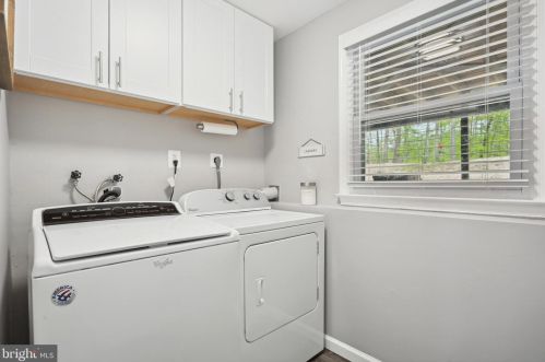 8922 Applecross Ln, Springfield VA  22153-1201 exterior
